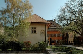 Migros-Genossenschafts-Bund Direktion Kultur und Soziales: L'arc - Littérature et atelier de réflexion contemporaine a Romainmôtier - un'istituzione  del Percento culturale Migros / Il 1° giugno 2014 L'arc Romainmôtier festeggia il 20° ...