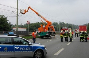 Feuerwehr Gelsenkirchen: FW-GE: Arbeiter bei Arbeiten an der Oberleitung eingeklemmt (Schlussmeldung)
