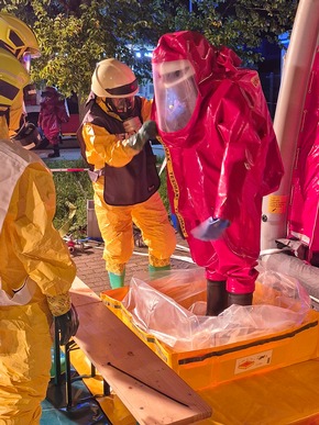 FW Konstanz: Einheitsübergreifende Gefahrstoffübung der Feuerwehr Konstanz