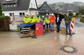 Westconnect GmbH: Pressemeldung: Spatenstich: Westconnect startet Glasfaserausbau in Wenholthausen