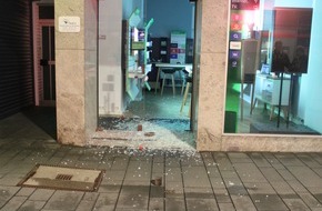 Polizei Rheinisch-Bergischer Kreis: POL-RBK: Bergisch Gladbach - Einbruch in zwei Mobilfunkgeschäfte in der Fußgängerzone