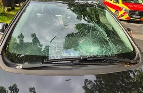 Polizeiinspektion Stade: POL-STD: Stade: E-Scooter-Fahrer prallt gegen Windschutzscheibe - Unfall geht glimpflich aus
