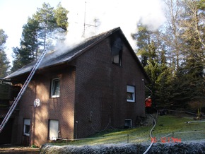 POL-WL: Dachstuhlbrand im Einfamilienhaus