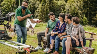 ARD Das Erste: Das Erste / "Endlich Freitag im Ersten": Die Dreharbeiten für die ARD-Degeto-Komödie "Servus, Schwiegermutter!" (AT) mit Adnan Maral sind abgeschlossen