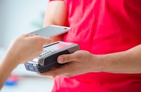 Verbraucherzentrale Nordrhein-Westfalen e.V.: Mit PayPal an der Ladenkasse zahlen – einfach nur bequem, oder?