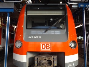 BPOLI S: Frontscheibe einer S-Bahn eingeschlagen