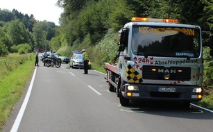 Polizei Rheinisch-Bergischer Kreis: POL-RBK: Kürten - Yamaha kracht während einer Unfallaufnahme in einen Streifenwagen