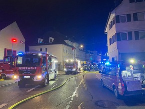 KFV-CW: Großbrand fordert Einsatzkräfte in Calwer Innenstadt - Zwei Leichtverletzte im Krankenhaus behandelt