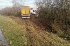 Autobahnpolizeiinspektion: API-TH: Sattelzug erfasst Pkw auf dem Standstreifen