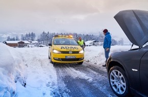 ADAC: ADAC zählt vermehrt Winter-Einsätze / Erste Kälte: Rund 55.000 Autofahrern wurde allein von Freitag bis Montag geholfen / In jedem zweiten Fall ist die Batterie betroffen