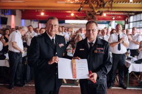 FW-WRN: Ehre für 18 Jahre Engagement - Stadtbrandinspektor Thomas Temmann feierlich verabschiedet