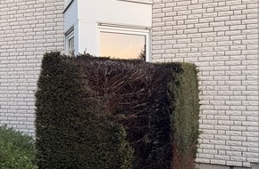 Feuerwehr Detmold: FW-DT: Brennende Hecke - Anwohner verhindern Schlimmeres