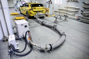 ADAC Ecotest feiert 20-jähriges Jubiläum / Herstellerunabhängiger Test liefert realitätsnähere Verbrauchswerte / Schon über 2500 Fahrzeuge getestet