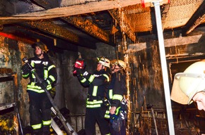 FW-CW: Update zu Brand in Werkstatt -Zahlreiche Glutnester gelöscht-