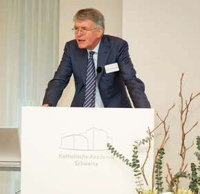 Juristentagung im Erzbistum Paderborn diskutiert wehrhafte Demokratie - 19. Juristentagung in der Katholischen Akademie Schwerte