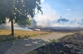 Feuerwehr Gelsenkirchen: FW-GE: Ausgedehnter Flächenbrand in Bismarck