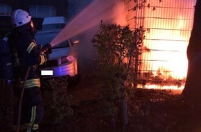 Polizei Mettmann: POL-ME: Ungeklärter Containerbrand zieht auch Fahrzeug in Mitleidenschaft - Polizei sucht Zeugen - Velbert - 2004110