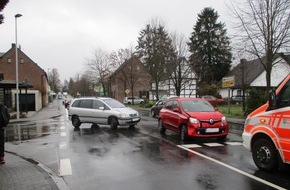 Polizei Rheinisch-Bergischer Kreis: POL-RBK: Bergisch Gladbach - Pkw auf der Vorfahrtstraße übersehen