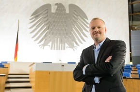 ProSieben: "Absolute Mehrheit - Meinung muss sich wieder lohnen": Peter Altmaier, Thomas Oppermann, Wolfgang Kubicki und Jan van Aken sind zu Gast bei Stefan Raab (BILD)