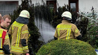 Kreisfeuerwehr Oldenburg: FW-OLL: Buschbrand in der Pestruper Straße - Feuerwehr mahnt zur Vorsicht beim Umgang mit Unkrautbrennern