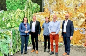 Koehler Group: Vice President of the German Bundestag Katrin Göring-Eckardt (Bündnis 90/Die Grünen) Learns About the Koehler Group’s Climate Strategy at the Company’s Greiz Site