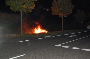 Polizeidirektion Kaiserslautern: POL-PDKL: Auto ausgebrannt - Fahrer verschwunden