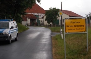 Polizeidirektion Göttingen: POL-GOE: (374/2015)  Aus "Obernjesa" wird "Ballenhausen" - Ortschilderkarussell drehte sich über Nacht, Verursacher bislang unbekannt