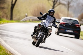 Fit für die Motorradsaison - ADAC Tipps für Motorradfahrer vor der ersten Fahrt
