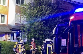 Feuerwehr Essen: FW-E: Zimmerbrand in Mehrfamilienhaus - Feuerwehr rettet eine Frau aus Brandwohnung