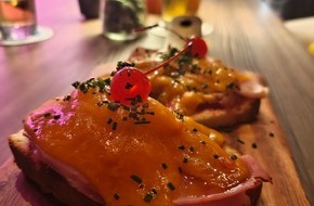 Signo Hospitality: Boutiquehotel Flesslers: Toast Hawaii k&uuml;sst kalte Ente