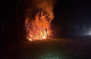 Polizeiinspektion Wilhelmshaven/Friesland: POL-WHV: Brand von Gr&uuml;nschnitt auf Grundst&uuml;ck in der Karl-Nieraad-Stra&szlig;e