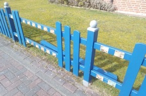 Polizeiinspektion Wilhelmshaven/Friesland: POL-WHV: Sachbeschädigung auf Wangerooge - Unbekannte Täter beschädigten einen Zaun (mit Bild)