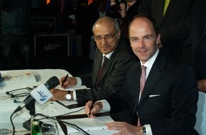 Messe Berlin GmbH: ITB Berlin 2012 - Vertragsunterzeichnung (mit Bild)
