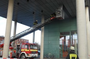 Feuerwehr Dortmund: FW-DO: 24.02.2017 Technische Hilfeleistung - Sturm
LOSE DECKENVERKLEIDUNG AM HAMMERKOPFTURM