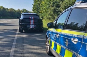 Kreispolizeibehörde Höxter: POL-HX: Zwei Dutzend Luxus-Sportwagen passieren Polizeikontrolle / Zwei Fahrzeuge bei Warburg deutlich zu schnell unterwegs