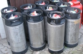 Polizeiinspektion Hameln-Pyrmont/Holzminden: POL-HM: Polizei sucht Geschädigte zu Diebstahl von Premix-Getränkeflaschen
