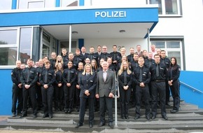 Polizeiinspektion Hameln-Pyrmont/Holzminden: POL-HM: 36 neue Mitarbeiterinnen und Mitarbeiter in der Polizeiinspektion Hameln-Pyrmont / Holzminden begrüßt