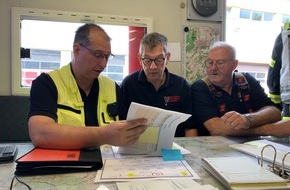 Freiwillige Feuerwehr Mechernich: FW Mechernich: Große Übung der IuK-Kreiseinheit mit Beteiligung des ELW Kommern