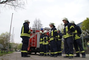 FW-AR: 15 Arnsberger Feuerwehr-Einsatzkräfte beginnen ihre Grundausbildung