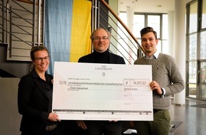 EBS Universität für Wirtschaft und Recht gGmbH: Studierende der EBS Universität unterstützen HelpingHands Eltville mit über 14.500 Euro