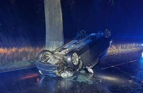 Polizeipräsidium Rostock: POL-HRO: PKW landet auf dem Dach - Fahrer leicht verletzt