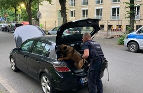 Polizei Köln: POL-K: 250606-3-K Drogenhändler am Ebertplatz gestellt - Drogenspürhund durchsucht mutmaßliches Dealer-Depot-Fahrzeug
