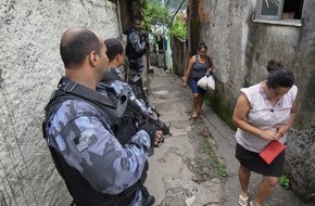 Kabel Eins: Eine Welt ohne Regeln mitten im WM-Trubel? Die Reportage "Die Welt der Favelas" am 11. Mai um 22:15 Uhr in "Abenteuer Leben" bei kabel eins (FOTO)