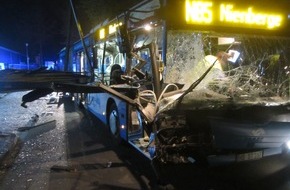 Polizei Münster: POL-MS: Nachtbus fährt auf Anhänger