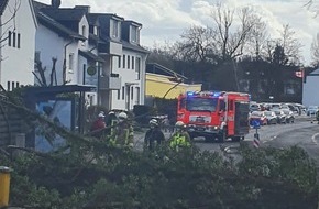 Feuerwehr Bergisch Gladbach: FW-GL: Stürmischer Warntag bei der Feuerwehr Bergisch Gladbach