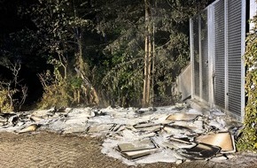 Polizei Rheinisch-Bergischer Kreis: POL-RBK: Bergisch Gladbach - Zeugen nach Mülltonnenbrand auf Schulgelände gesucht