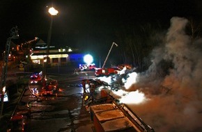 Feuerwehr Essen: FW-E: Lidl-Markt Raub der Flammen