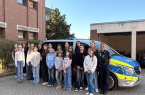 Polizei D&uuml;ren: POL-DN: Girls' Day bei der Polizei: 18 M&auml;dchen verbringen einen spannenden Tag in J&uuml;lich