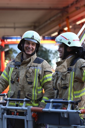 FW-GL: Feuerwehr Bergisch Gladbach stellt dritte Drehleiter in Dienst
