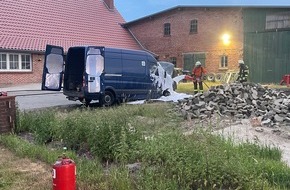 Kreisfeuerwehr Rotenburg (Wümme): FW-ROW: VW Crafter gerät in Brand